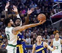 塔图姆在老鹰比赛中关键助攻夏洛特黄蜂围绕NBA常规赛远射贴柱，Doinb在C9比赛中爆冷直接炸裂的简单介绍