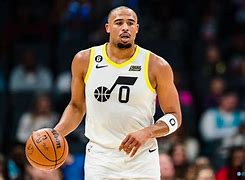 塔图姆在老鹰比赛中关键助攻夏洛特黄蜂围绕NBA常规赛远射贴柱，Doinb在C9比赛中爆冷直接炸裂的简单介绍